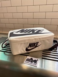 DA7337-133 NIKE SHOE BOX BAG 斜背包鞋袋鞋盒健身包手 米白咖啡 旺角門市現貨