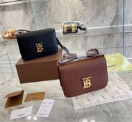 ▪️ Burberry TB黑金豆腐包
