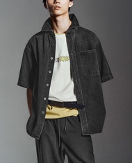 URBAN REVIVO - Áo sơ mi denim nam cổ bẻ tay ngắn trẻ trung UMY850021-B5A