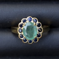 แหวนพลอยมรกตโคลัมเบีย(Emerald) เรือนเงินแท้92.5%ชุบทอง ล้อมพลอยไพลินไซด์นิ้ว 56 หรือเบอร์ 7.5 US