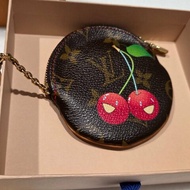 LV路易威登LOUIS VUITTON x Takashi Murakami村上隆櫻桃聯名款圓形零錢包吊飾限量收藏