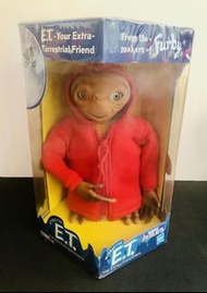 2000年環球影城出品ET外星人公仔玩具，尺寸約20cm。盒子打開過但是東西是新
