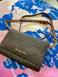 🇺🇸Michael Kors👜 WOC 經典滿版MK LOGO拼接小包手機袋斜背包