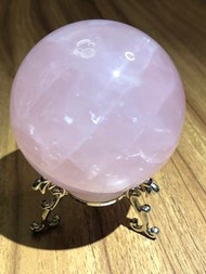 雙面 六芒星 粉水晶球連底座 粉晶球  66MM 兩件95折 三件9折 YA1911-406129 帶星光