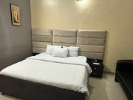 ไวท์เฮาส์ เอ็มสแควร์ โฮเทล (Whitehouse Msquare Hotel)