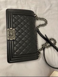 Chanel 黑色荔枝紋 銀扣 Boy Chanel 25 手袋