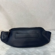 Prada 2VL010深藍色荔枝皮銀釦腰包