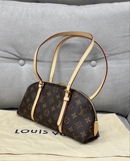 LV Squire East West