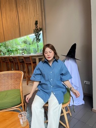 เสื้อเชิ้ตยีนส์ Denim shirt  2 สี อกใหญ่เอาใจสาวอวบ รุ่นนี้มาพร้อมกระเป๋าทั้ง 2 ข้าง  กระดุมสีขาวแกะ