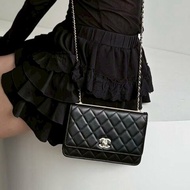 CHANEL黑色羊皮淡金釦Trendy CC Woc下蓋鏈包