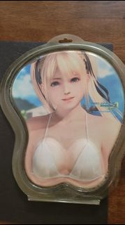 Dead or Alive Xtreme 3 非賣版3D 微乳滑鼠墊 (瑪莉蘿絲)