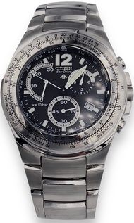 นาฬิกาข้อมือผู้ชาย CITIZEN Chronograph Eco-Drive ขนาดหน้าปัด 43 มม.หน้าปัดสีดำ ตัวเรือน /สาย Stainless Steel สีเงิน