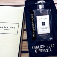 ENGLISH PEAR AND FREESIA