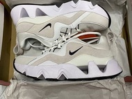 NIKE RYZ 365 woman 白