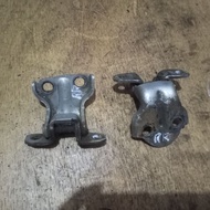 Mitsubishi Eterna 89-93 right rear door hinge