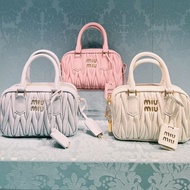 2023 new miu miuˉBoston pillow bag soft sheepskin shoulder bag foreign style pleated shoulder Messenger handbag