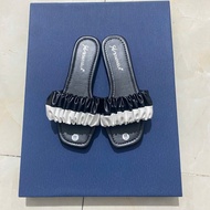 Horizontal flip-flops with ruffled color combinations come in big sizes from 35 - 45, simple, easy t