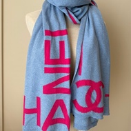 CHANEL 藍底桃紅色logo圍巾