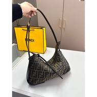 Fendi Baguette Underarm Bag
Classic Elegant Elements Fashionable All-Match
Carry Lollipops Too Cool 