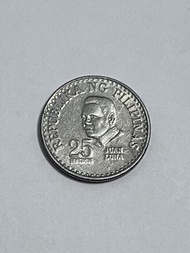 菲律賓的舊版 25 仙分（25 Sentimos）硬幣。菲律賓在 1976年發行的「新社會系列」（Ang Bagong Lipunan Series）流通貨幣。硬幣中央刻有菲律賓著名畫家兼革命英雄胡安