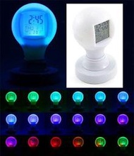 魔幻七彩燈泡鬧鐘LED變色溫度計、鬧鈴、萬年曆、小夜燈(桌鐘/汽車時鐘) 送您兩顆水銀電池