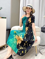 Issey Miyake 2023 ชุดเดรสจับจีบแบบใหม่ของมิยาเกะพิมพ์ลายชุดแม่ภรรยากว้างกระโปรงพลีทเข้ารูปดูผอมเพรียวแฟชั่น