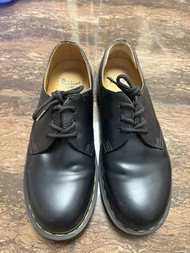 Dr. Martens 黑色皮鞋