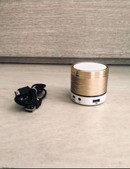 99%新 小型 藍牙 充電式 喇叭 (可播放 USB, micro SD 卡. 3.5mm AUX / Line-in 輸入) bluetooth wireless rechargeable spea