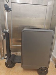 電動智能騎行行李箱