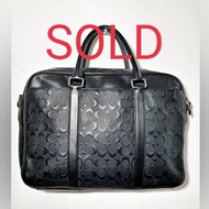 CODE COACH PERRY SLIM BRIEF IN SIGNATURE BLACK LEATHER PRELOVED