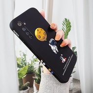 Ready สำหรับ Realme 6 6 Pro Realme 7 8 7I 7 Pro 8 Pro การ์ตูน NASA Moon อวกาศนักบินอวกาศด้านข้างออกแบบเคสโทรศัพท์ขอบสี่เหลี่ยมรูปแบบ Liquid ปลอกซิลิโคนคลุมทั้งหมดเลนส์เคสกันกระแทก