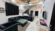 บังกะโล 4 ห้องนอน 5 ห้องน้ำส่วนตัว ขนาด 350 ตร.ม. – กฤษณะวิหารโคโลนี (Comfy Stayz 4BHK Villa in Amra