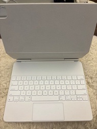 iPad Pro 12.9 Magic Keyboard white