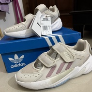 adidas ozelia strap