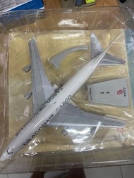 全新 絕版 官方 港龍航空 b747-300 1:200 貨機 模型
