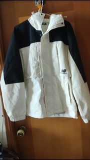 New Balance 梭織連帽外套