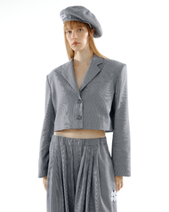 The SRT X16 (TBZ296) Cropped Blazer เสื้อเบลเซอร์ครอป