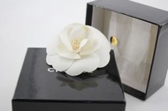 Chanel Vintage 81-85 絲綢白色山茶花胸針