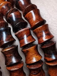 32.8 g - 精品（滿瘤疤料）（降香黃檀/海南黃花梨/降香木/降壓木/香枝/古代沉香/古代花梨木/花梨母）紫紅油梨 108 竹形手串