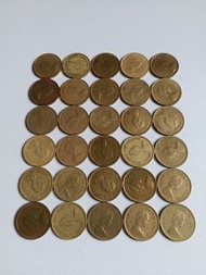 香港:前殖民地:(銅5毫硬幣):全部1977年:小皇冠:女王頭:硬幣表面及底板非常良好:(平賣):請注意:(有銅5毫78年:79年:80年):還有少量出售:共30個