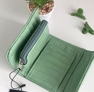 WOVE - Tri-Fold Wallet (Croco Texture) กระเป๋าสตางค์ใบสั้น หนังจระเข้ PU สีพาสเทล