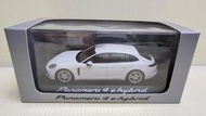 收藏品釋出 保時捷原廠精品1/43 Porsche Panamera 4 E-Hybrid 白色