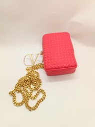 Valentino 紅色長形大金V化妝包 連斜揹金鏈