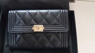 Chanel boy 黑色小羊皮金扣銀包