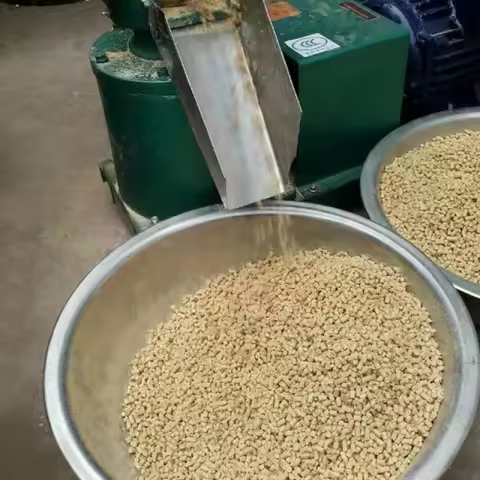 Rabbit Fodder Corn Straw Pelletizer Making Machine Engine Feed Pellet Mill