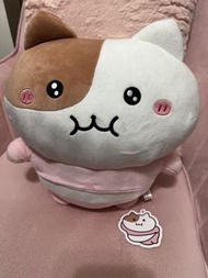 全新🎀可愛小貓🎀 三色貓公仔Chiikawa S娃usagi 睡衣派對水旅館小桃小腳地區限定風獅薩栗子饅頭海瀨吊飾掛飾玩具毛公仔生日禮物Nagano Joke bear 自嘲日燒黑熊節分限定可樂薯餅 