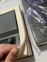 [新]便攜仿真書密碼保險箱  /  [New]Portable &amp; Real Paper Transfer Book Safe