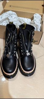 Dr. Martens 女裝黑色蝴蝶拉鍊短靴