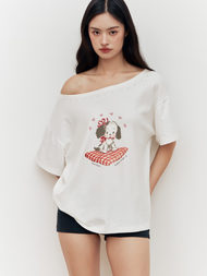 HEARTEYES - OFF SHOULDER TEE - PUPPY | เสื้อยืด ปาดไหล่ ลายน้องหมา