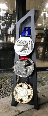 獎牌陳列架　桌上型獎牌架　提供不同的空間運用方案　獎牌懸掛架